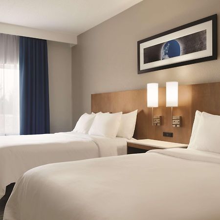 Radisson Hotel Ames Conference Center At Isu Εξωτερικό φωτογραφία