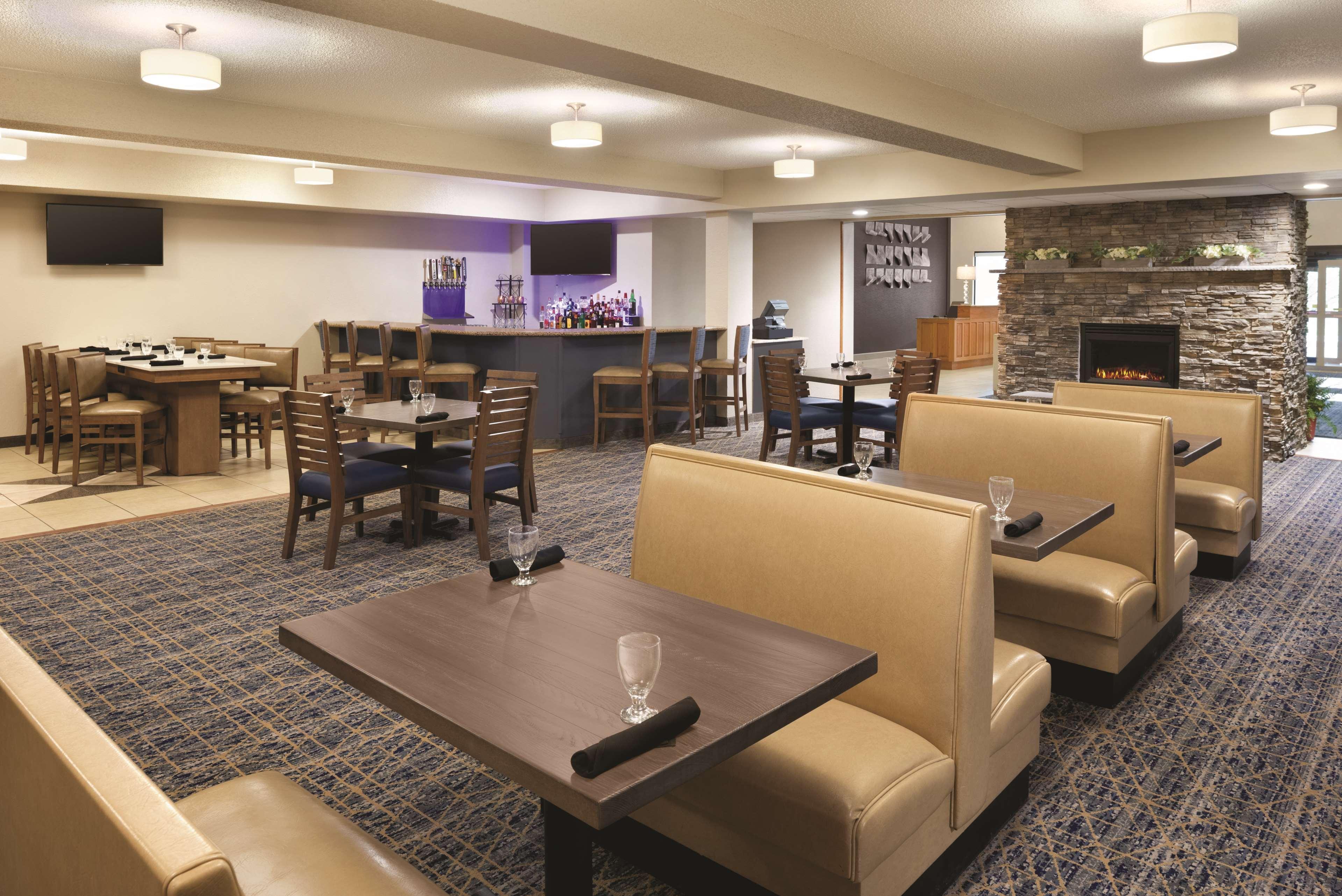 Radisson Hotel Ames Conference Center At Isu Εξωτερικό φωτογραφία