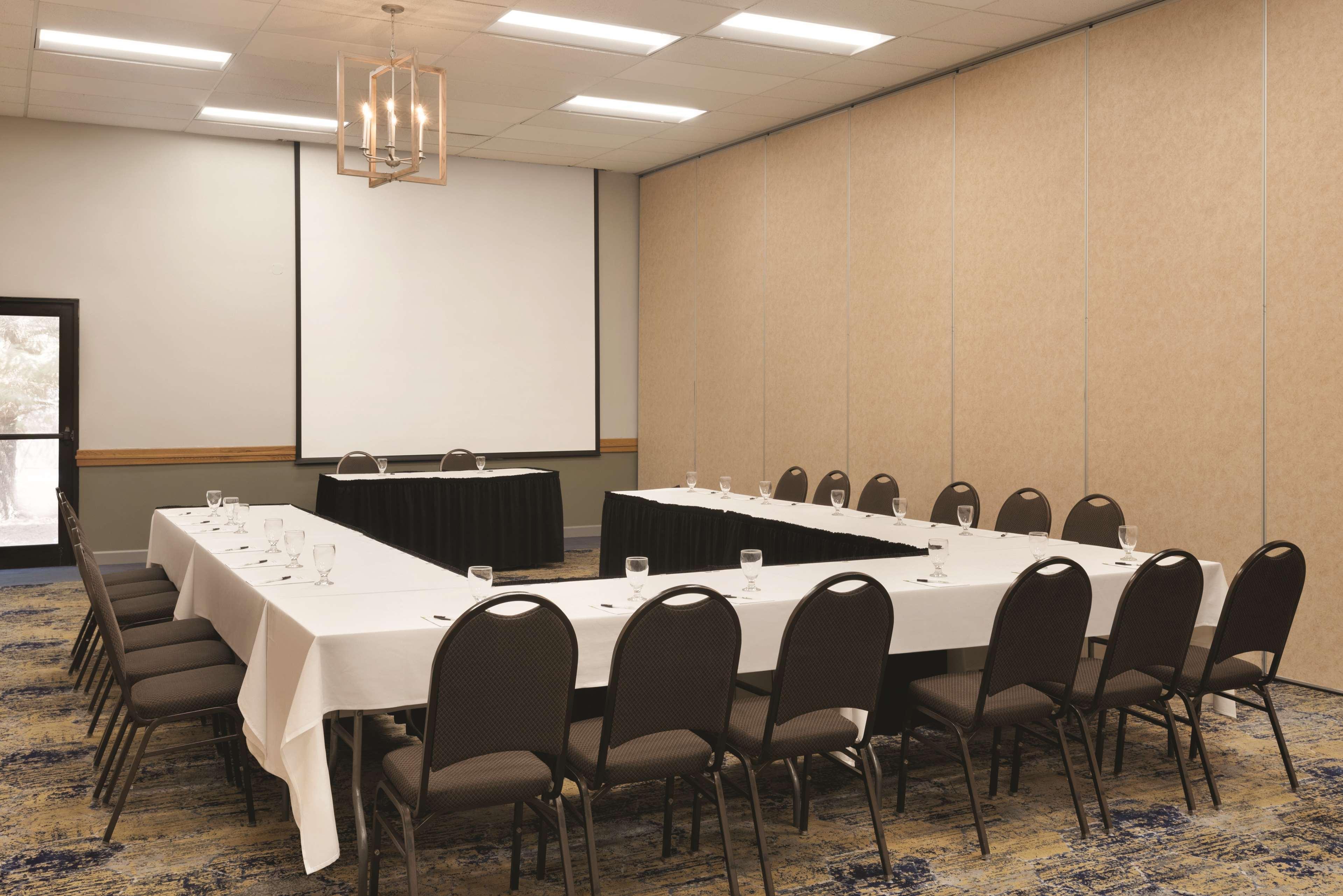 Radisson Hotel Ames Conference Center At Isu Εξωτερικό φωτογραφία